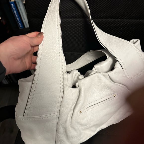 B. Makowsky White Leather Purse - Picture 4 of 4